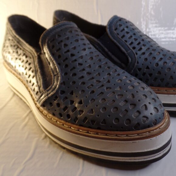 Summit Made in Italy Perforated Blue Leather Slip on Comfort Shoes Sz 8.5 -39 - Picture 1 of 15